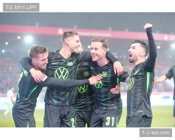 德甲转会激战升级：多队哄抢新星，未来巨星争夺战引关注