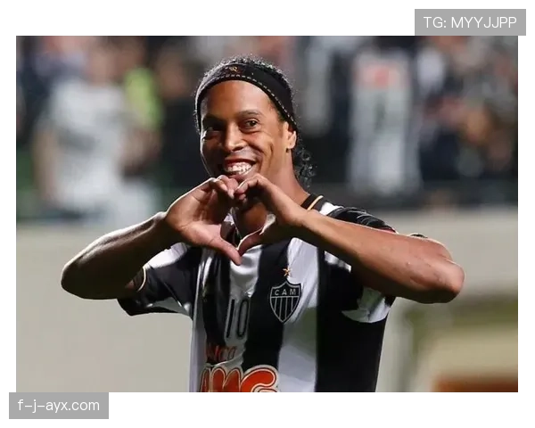 小罗退役后还在夜店蹦迪,豪宅里养了三只柯基 小罗退役后还在夜店蹦迪,豪宅里养了三只柯基