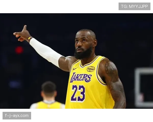 詹姆斯无球跑动占比提升，改变湖人进攻结构