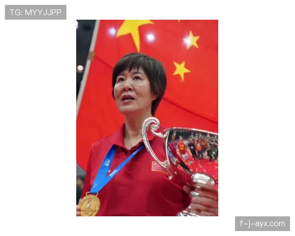 郎平退场后还能穿得这么高级，真当自己是排坛的章子怡？